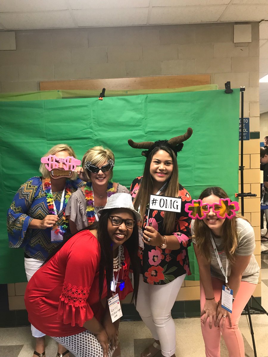 Jennmatticola's tweet photo. Ready for a great day of learning with the EdTechTeam #TCSSSummit https://t.co/wX2OYbctw6