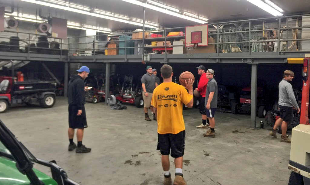 BrickyardTurf's tweet photo. How do a bunch of Indiana Boys pass time during a lightning delay.  

With some golf course maintenance hoops action of course.  Welcome to #Indiana. https://t.co/amSPUC8W7N