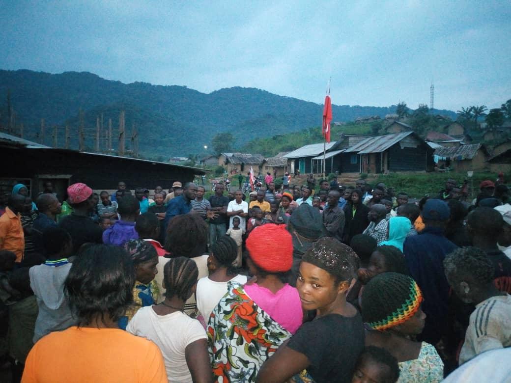 juvenalmunubo's tweet photo. #Mpofi (Territoire de #Walikale): J'ai conseillé aux personnes qui ont perdu leurs cartes d'électeurs de demander dès ce jour les duplicata auprès de la @cenirdc / Antenne de #Walikale .-JM https://t.co/H333wG0VhN
