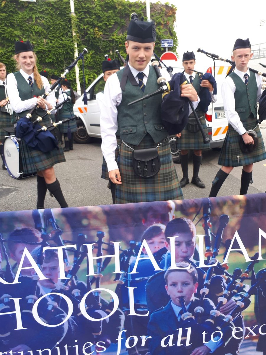 strathpipeband's tweet image. #strathpipeband on top form at #PortLuis @FESTIVALLORIENT @StrathallanSch