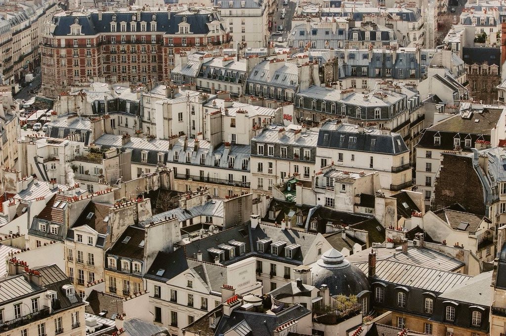 Parisian scenery from the top #hoteldesers #bsignaturehotels