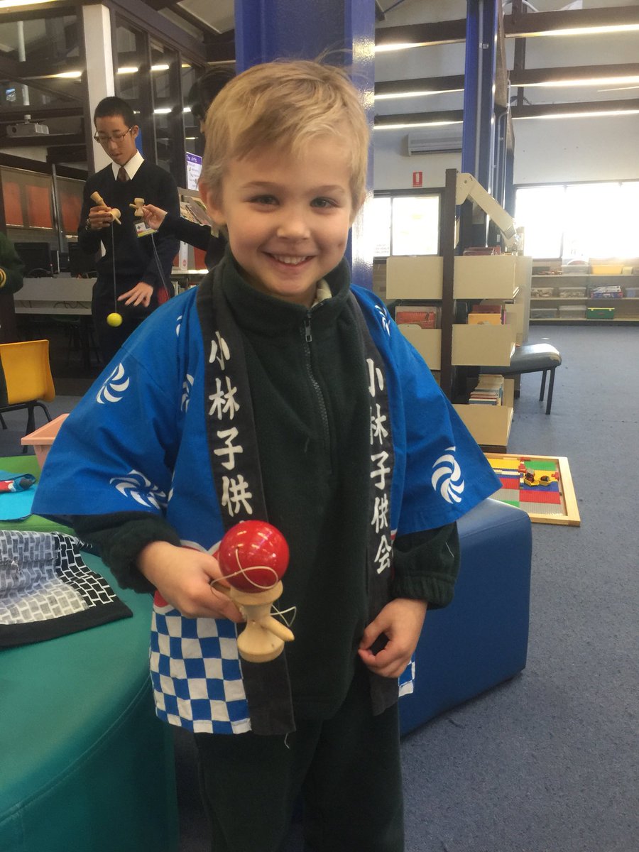 BonnetbayPS's tweet photo. Chuo city Japanese visitors engaging with BBPS super stars#cultural sharing#fun! https://t.co/ZlxxWbUesx