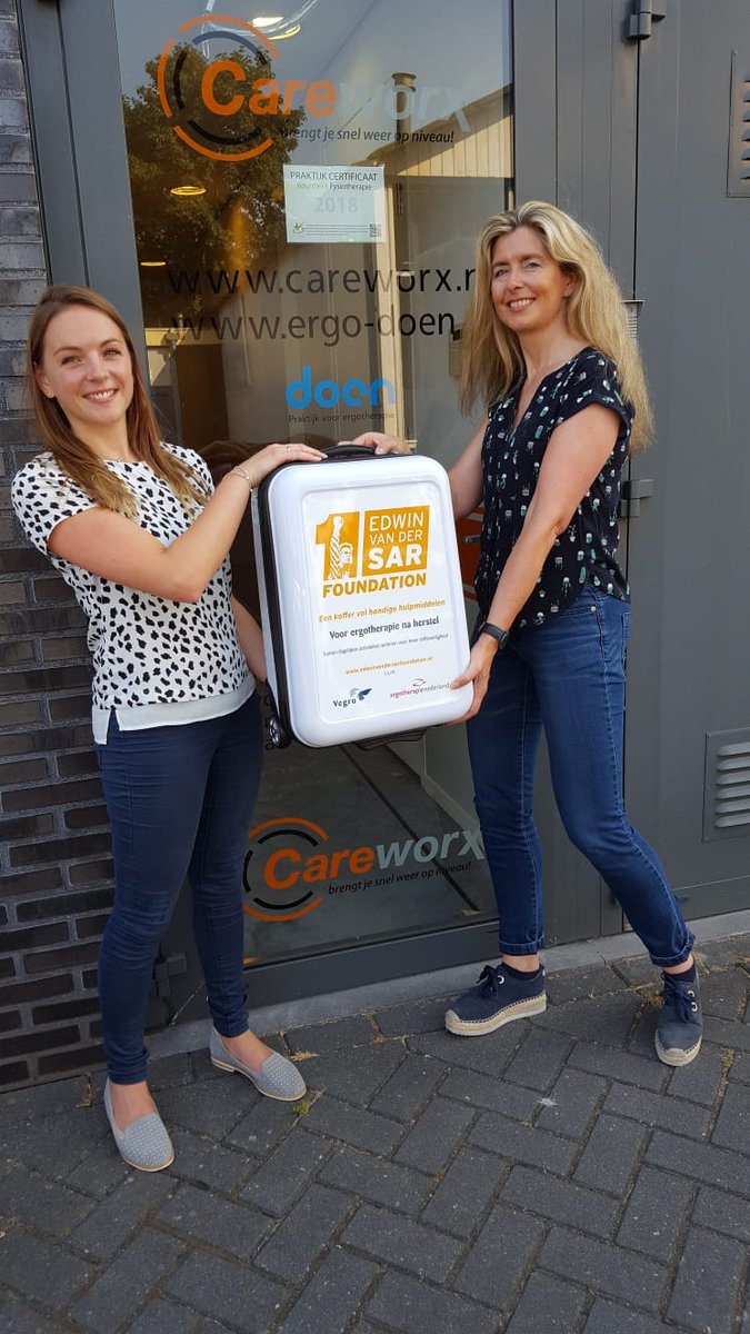 Afgelopen donderdag heeft mijn collega Louise een prachtige hulpmiddelenkoffer overhandigd aan vestiging #Velsen van Doen Ergotherapie, namens <a href="/vdsarfoundation/">Edwin van der Sar</a> en <a href="/Vegro_NL/">Vegro</a>. Veel plezier met de koffer! #hulpmiddelen #ergotherapie
