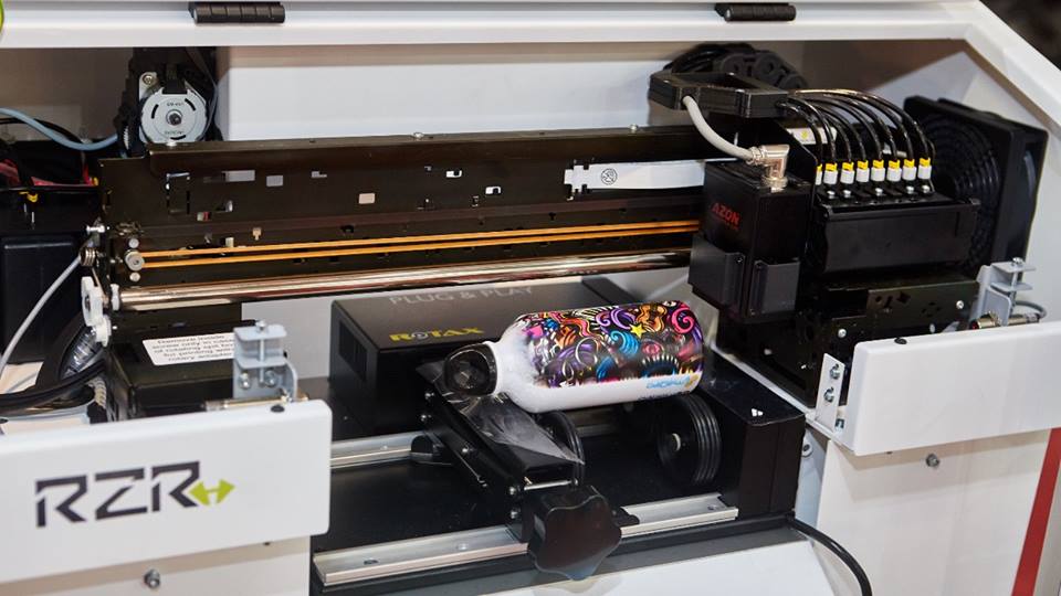 AzonPrinter's tweet photo. Congratulations @maqeotech !👐#feirafutureprint was amazing!☺🔝🌎🇧🇷
.
.
#azonprinter #maqeotechnologies #feiraserigrafiasign #serigrafia #comunicaçãovisual #digitalprinting #razorhale #rotaxadapter #cylindricalprinting #bottleprinting #innovativeprinting https://t.co/JYFF8YZu8g
