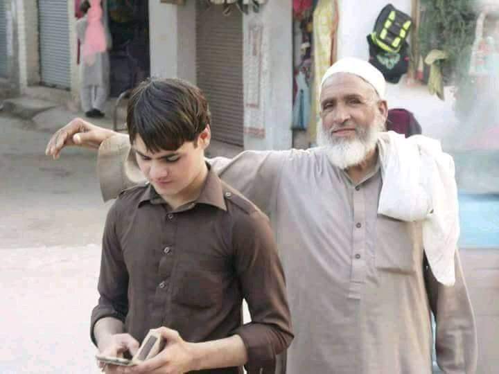 kashif_vj's tweet photo. Chacha londay baz😂😂

Tag a #londaybaz https://t.co/IP4V5zlVdZ