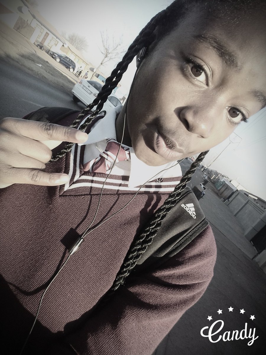 ClanKomane's tweet photo. Mina nam so loving ma self😗😉😘😍😚👠 https://t.co/8aUrlgVeST