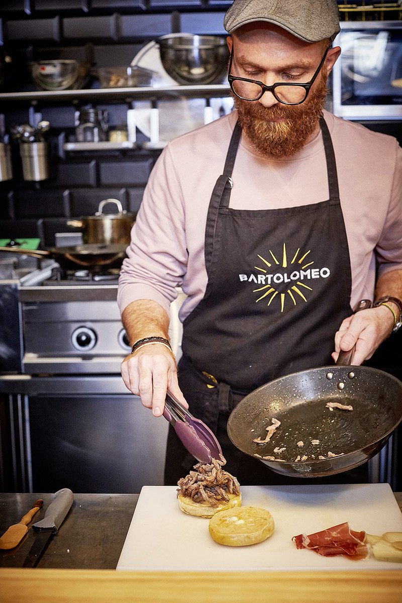 marketbarcelo's tweet photo. ¿Qué crees que estamos preparando en @bartolomeokitchen? Ven hoy a comer a @foodmarketbarcelo y descúbrelo por ti mismo. ¡Te quedarás sin palabras!#foodmarketbarcelo #mercadobarcelo #madrid #españa #gastronomia #placeres #food #comida #tapas #musica #thebestoftheday #smile https://t.co/mHZf5Z9kSW