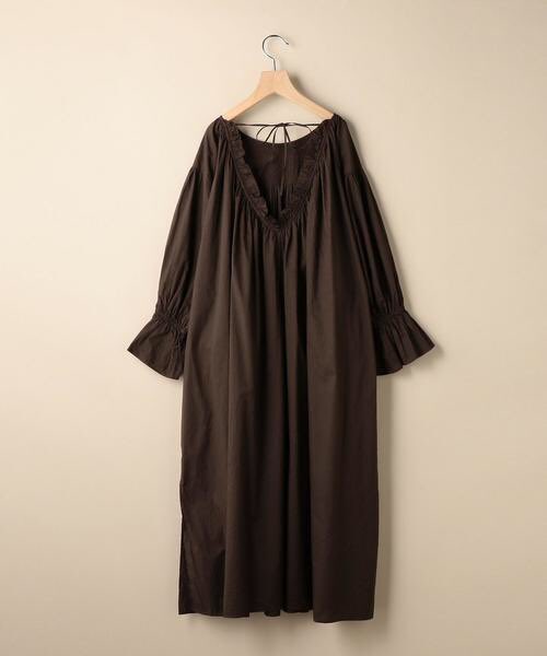 BY_ODAIBA's tweet photo. 【 WOMENS】＜ne Quittez pas＞広く開いたバックデザインが視線を引きつけるロング丈ワンピースです��たっぷりと分量感のある生地使いで、動くたびにふんわりと広がるシルエットが印象的です。

¥22,000（＋tax） https://t.co/RxQ9wAILr7