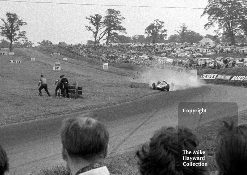MHCollection's tweet photo. @russell6094 @Oulton_Park Thanks Andrew, things have changed! Bruce Johnstone at the 1962 Gold Cup. https://t.co/DVFKmZe1Mi