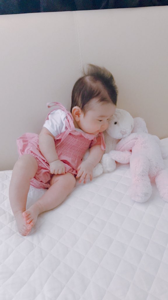 AkariBigbang's tweet photo. ここながたおれていくまで〜〜🎀

座らせてあげたらめっちゃ喜ぶ💓
早く腰座って欲しいなーまだ三ヶ月は
むりかなー^ ^笑笑 https://t.co/SAmv0ZctdV