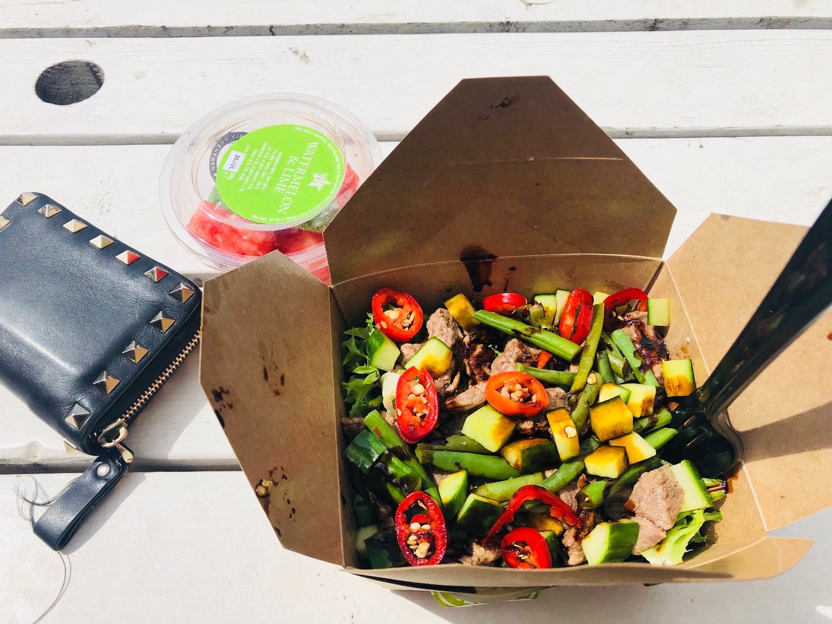 nutribarmcuk's tweet photo. Now THIS looks like the perfect #lunchtime set up!🌈☀️

Choose from a variety of fresh, quality ingredients full of #nutrition for the ultimate salad combo box! 

📸credit: @CarolineZeal 💛 https://t.co/tbbeabWLb5