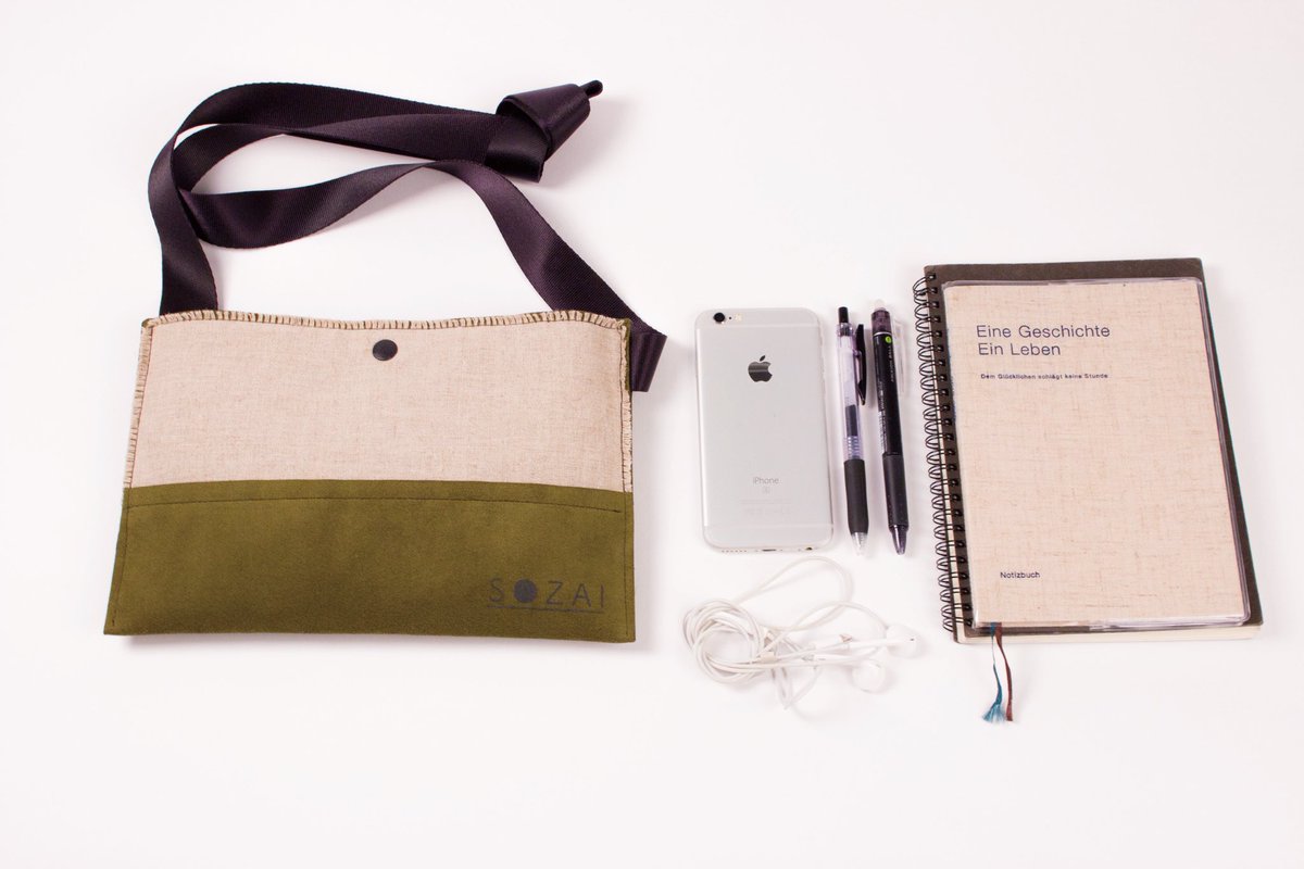 カーキのウルトラスウェードと麻素材が組み合わさった サコッシュ😊

シンプルな小物と一緒に📸

#真夏のデザインフェスタ2018 
#デザフェス
#sozai
#相模女子大学
#生活デザイン学科
#マルゲリータ