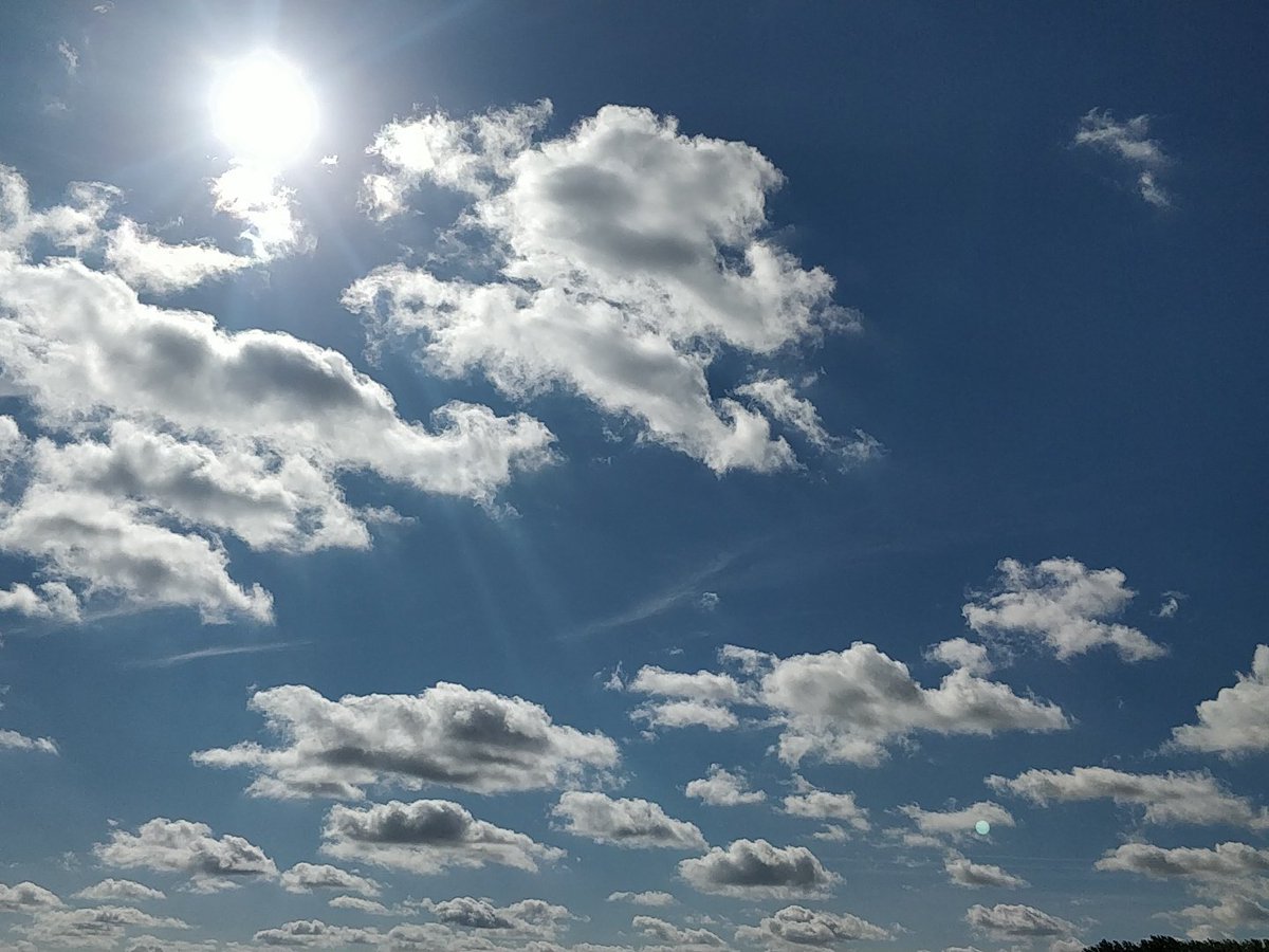 pftoxford's tweet image. Summer is back, let&apos;s go flying!

#skipwork #comeflying #learntofly #pftoxford #pilotflighttraining