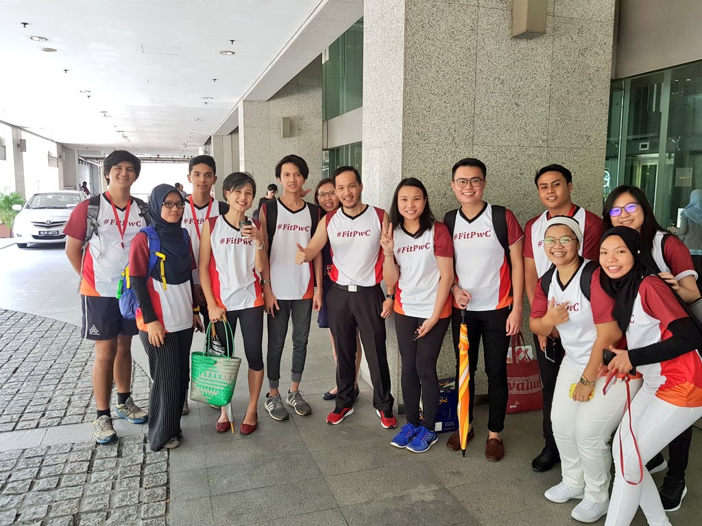 Sri_PwC's tweet image. @PwC_Malaysia team led by partner Steve Chia all set to leave for #klratrace. All the best team ! #FitPwC #pwcmycr
