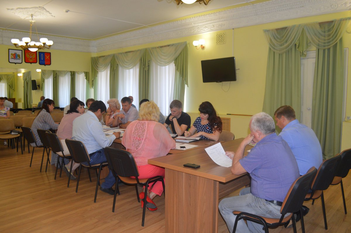 31 июля глава г.о. #Тейково <a href="/Sergey_Rybakov/">Сергей Рыбаков</a> провел совещание по подготовке к празднованию Дня города.В ходе обсуждения намечены основные праздничные мероприятия.Также поднимались вопросы, касающиеся уборки и украшения города к празднику, организации торговли и другие.