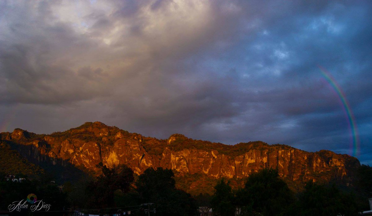 CasaBambule's tweet photo. Después de tormenta siempre llega la calma! 🌄🌈💦☀️ Tepoztlán  Morelos
#arcoiris #rainbow #landscape #piasaje #tepoz #Tepoztlán #PuebloMágico #CadaDíaEsUnRegalo #montañas #naturaleza #Mexico #MexicoEstaConTodo #ViajemosPorMexico #BuenasNoches #BuenaVibra #magia @CasaBambule https://t.co/vU9CN0p5Ae