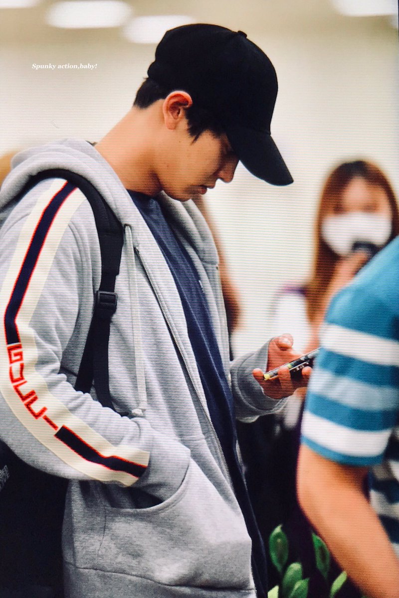 chanyeolit's tweet photo. 180731 김포공항 찬열 / 🏠 🚗  #EXO⁠ ⁠⁠#CHANYEOL #찬열 @weareoneEXO https://t.co/gVMwd9BHDi
