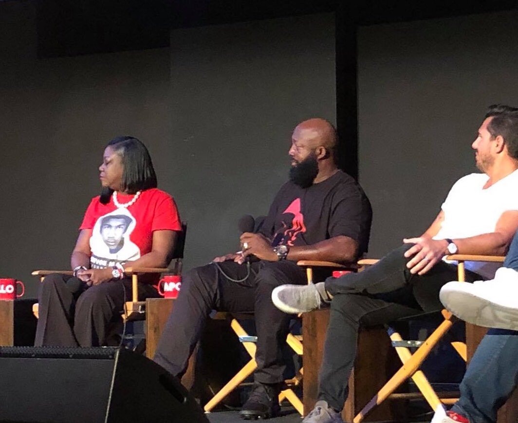 dstnyac's tweet photo. 🗣Say his name! #TravyonMartin
Pictured: Jussie Smollet, Judith Jamison, Sybrina Fulton, Tracy Martin and members of New York and Brooklyn Alumnae chapters. #DSTv #trayvonmartinstory #sayhisname✊🏾 #dstnyac #FirstGradChapter #NYACSocialAction #NYACArtsandLetters #DST1913 https://t.co/b1FXJtoF3H
