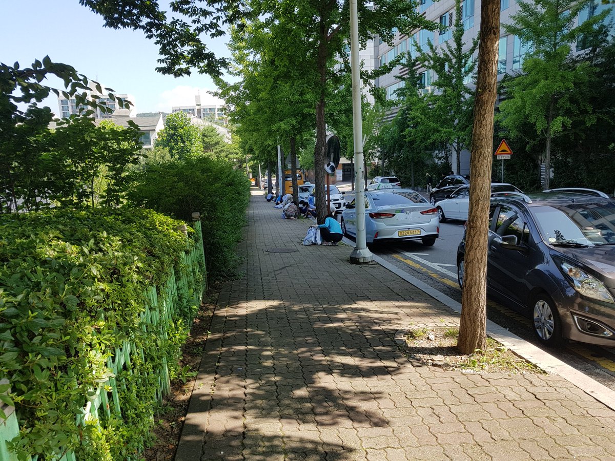 야탑3동 관내 제초작업을 진행했습니다. 더 깨끗한 인도를 위해 노력하는 야탑3동이 되겠습니다. :)

#성남시 #야탑3동