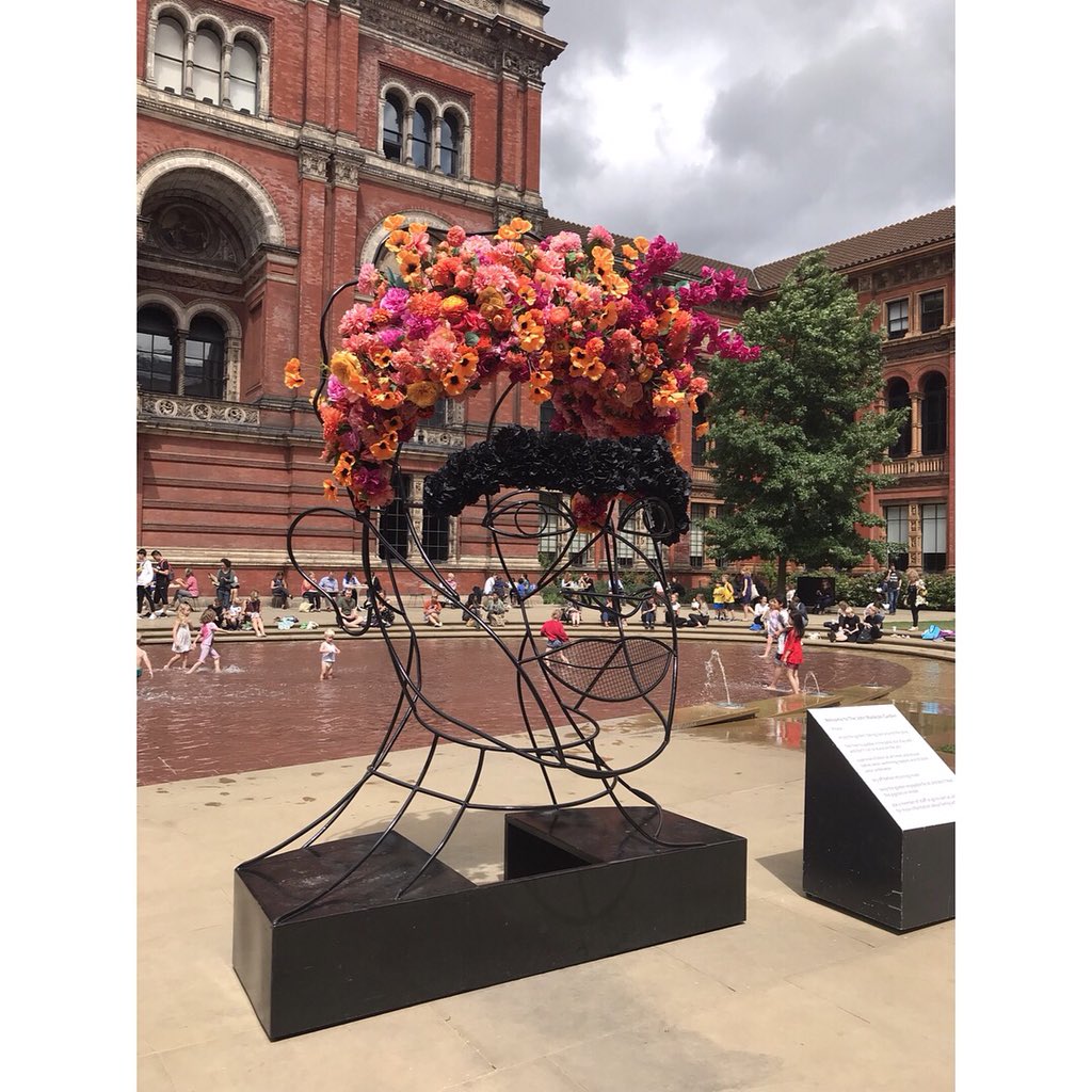 card_cutout's tweet photo. Lovely day out for #cardcutout @V_and_A #fridakahlo 💃🏼🌸🌼🌺💗 FABULOUS jewelry by @byIrisDelaTorre #fridakahloexhibition #beutyandpain #colourdelight #amazingwoman #inspiration #cardcutout https://t.co/c9mbirZh4A