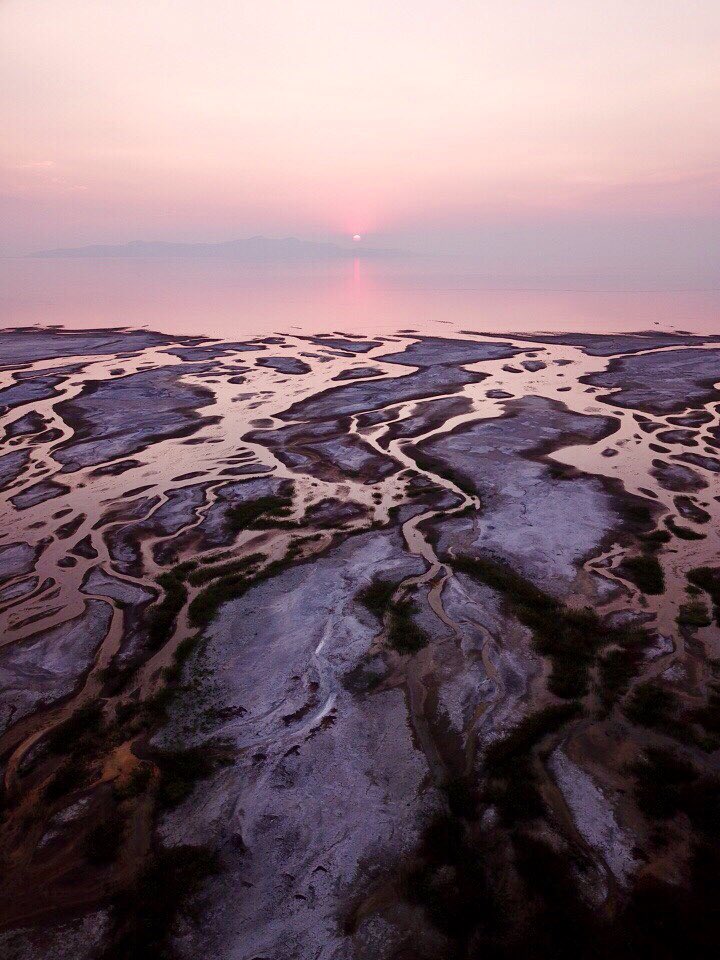 flyawaydrones's tweet photo. Smoke from wildfires obscures the Salt Lake Sunset 7/28 #dronephotography #utwx #dji #sunset https://t.co/NEzdBgaLCC