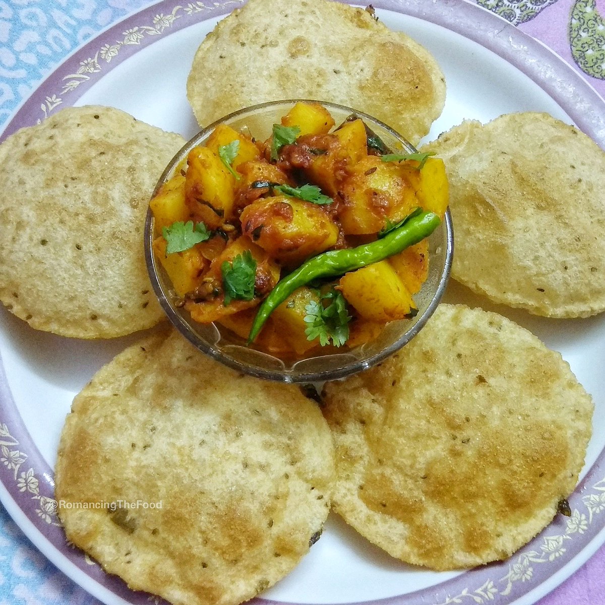 Home made masala aloo and ajwain poori for breakfast.😋 Anyone wanna join? 
#comfortfood #indianfood #ilovecooking #teekha #foodtalkindia #DelhiDiaries #nomnom @FoodBloggerAI #TuesdayTreat @teekhi_mircheee @VLmagazine @foodiesince96 @delhibhukkad #vegetariandelight