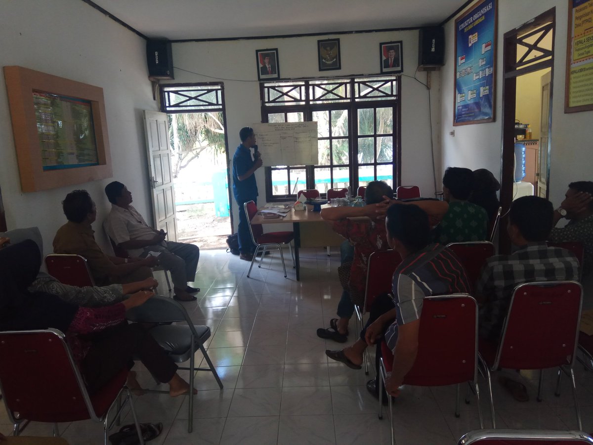 Ilmiahwan6's tweet photo. Mengawali penyusunan perencanaan Desa 2019 dengan terbentuknya tim 11 didesaBarat Lambongan Kec. Bontomatene, Kabupaten Kepulauan Selayar #TPPIselayar #TPPISulsel @jokowi @EkoSandjojo @cakimiNOW @NasruTjatjo01 https://t.co/IzafAPpmhZ