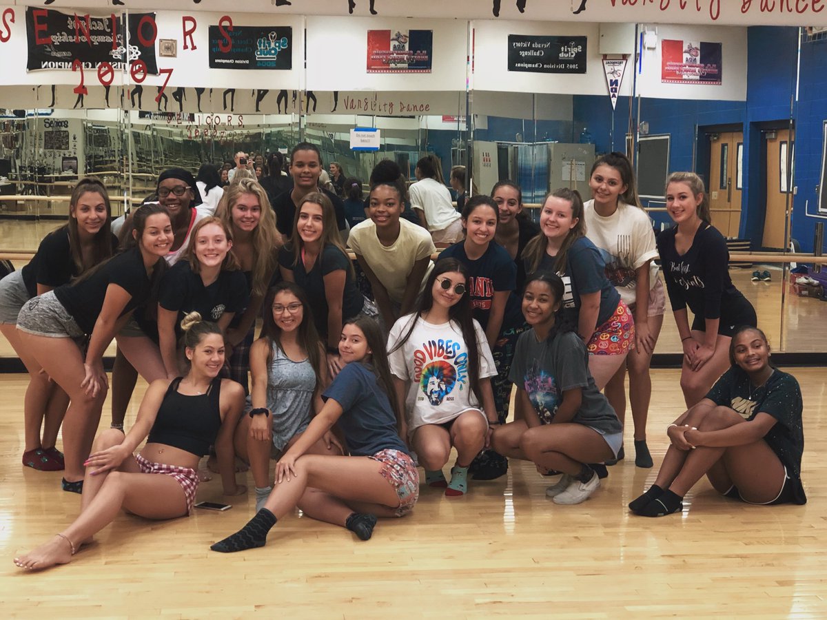 stangthangsss's tweet photo. first day of camp done and our first team bonding!! so thankful for all these amazing girls and us, your captains, are so proud of the hard work you guys are putting in!! we loooove you 😚 https://t.co/sigonhRaS7