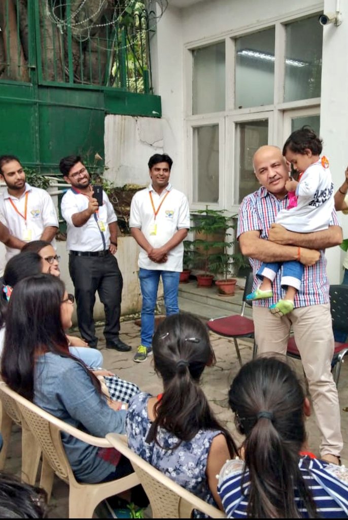 sp20us's tweet photo. समझि��े क्यों इन्हें #Education_Chacha कहा जाता है😊 https://t.co/y0oWAA362h
