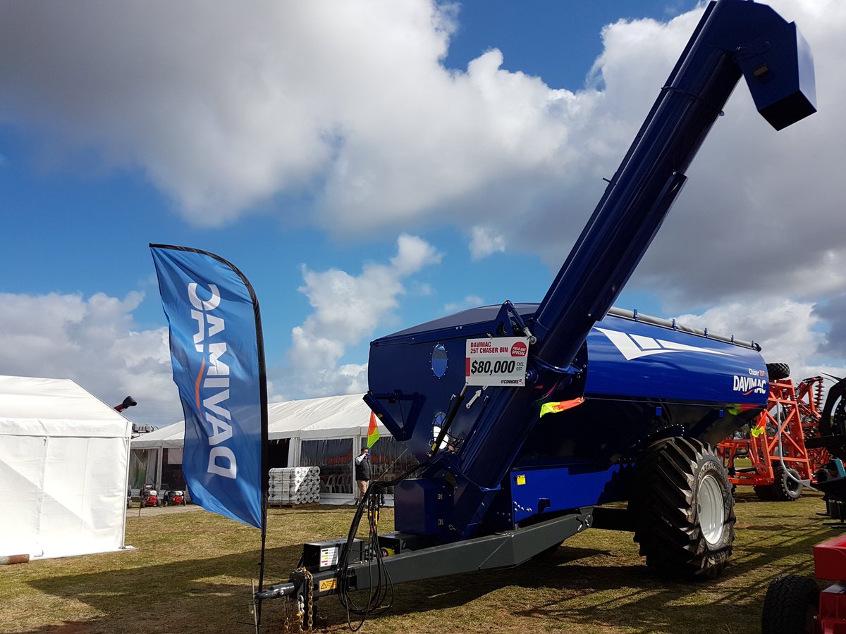 davimac_aus's tweet photo. It's been a great day meeting everyone up at Mallee Machinery Field Days. We'll be up here tomorrow with O'Connors if you want to chew the fat and check out our single axle chaser bin in person.
#mmfd2018 https://t.co/PuSIRC9aQS