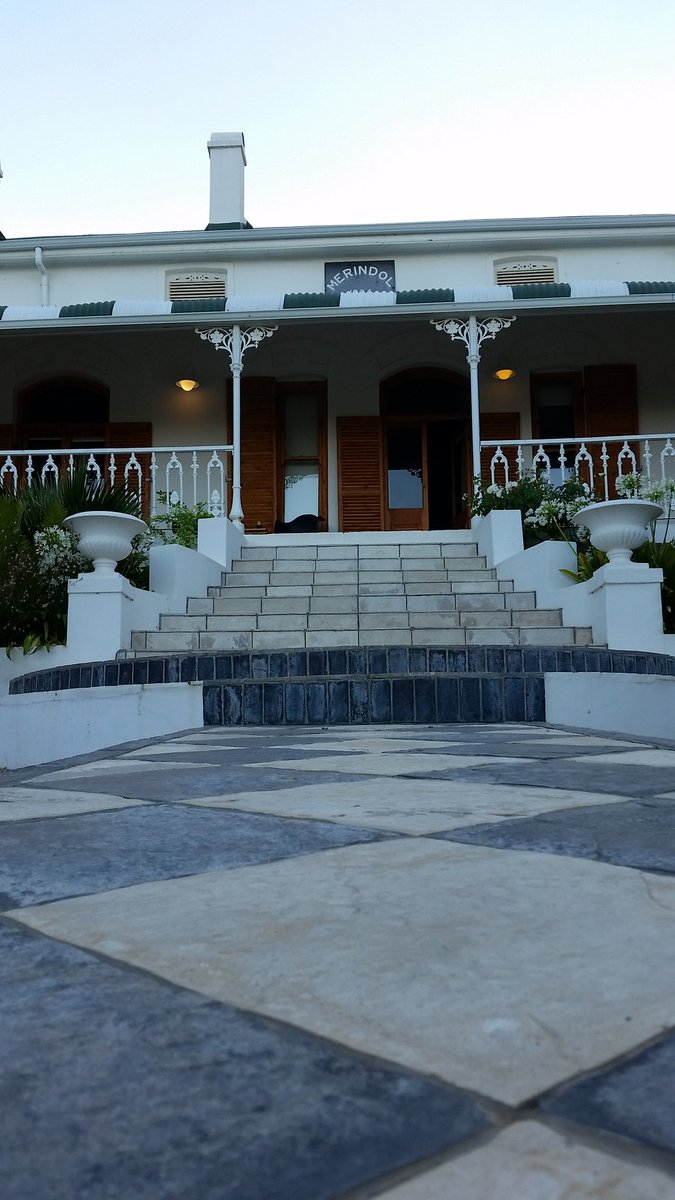 MerindolManor's tweet photo. Good Morning. #TravelTuesday it is ... we showcasing our beautiful manor. #merindolmanor #riebeekwest https://t.co/v8LtYYayaq
