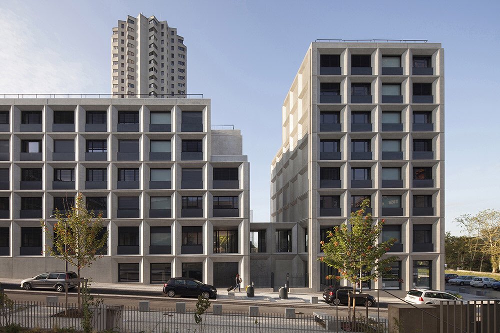 3eColline's tweet photo. Résidence universitaire et foyer jeunes actifs à #Lyon #LaDuchère. Architectes: #AtelierVera et associés. Photographie de Jerome Ricolleau > https://t.co/HxJLHOhQdw https://t.co/FxlyDfmeMZ