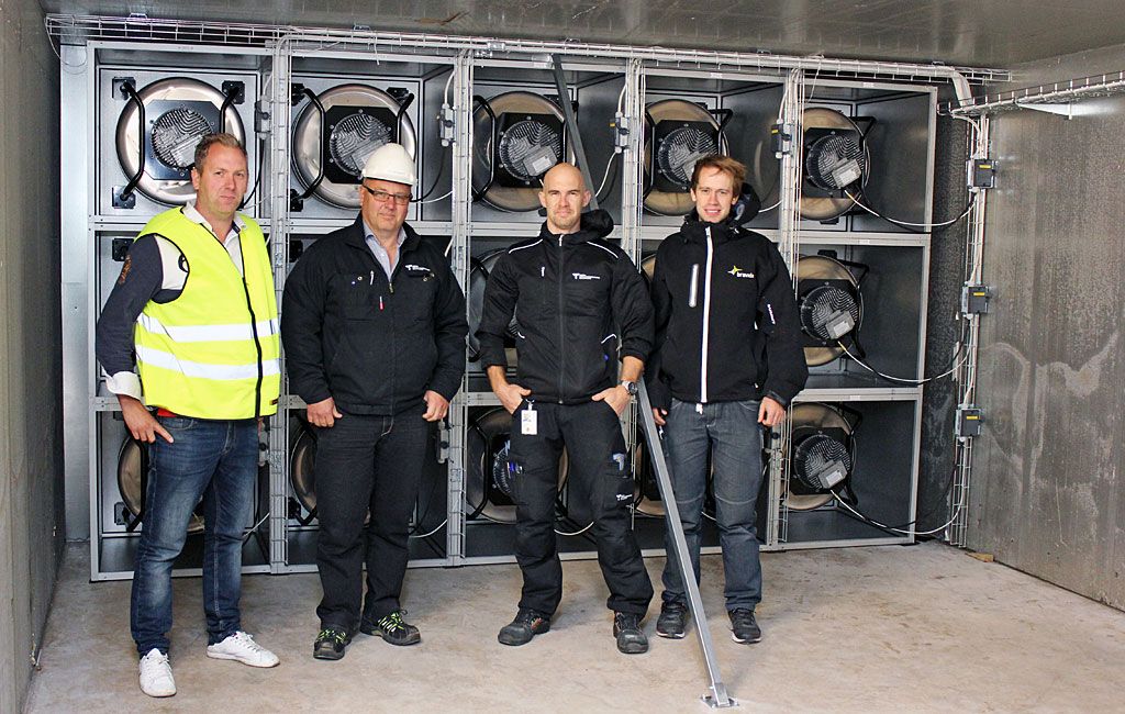 ebmpapstuk's tweet photo. When a huge axial fan broke down in a clinic, the air conditioner could no longer produce the air flow required. Find out how the achieved #CleanAir with our #Fangrid #HVAC https://t.co/XxHtdqNB6F https://t.co/DKW66enEJ2