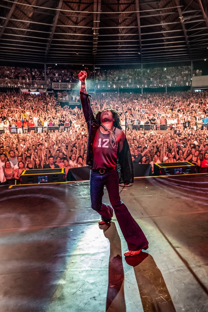 LennyKravitz's tweet photo. Thank you all for an amazing #RaiseVibration European tour run. See you again soon. #letloverule. Lenny

📷: @candyTman https://t.co/oK4ZpTZQKN