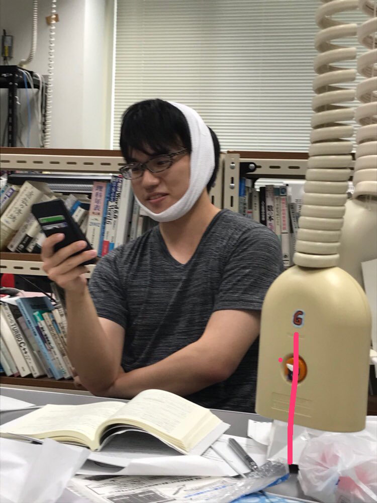 romu0831's tweet photo. きたふじ室外機に頭ぶつけて出血wwwかわいい https://t.co/uNbB5gol9P