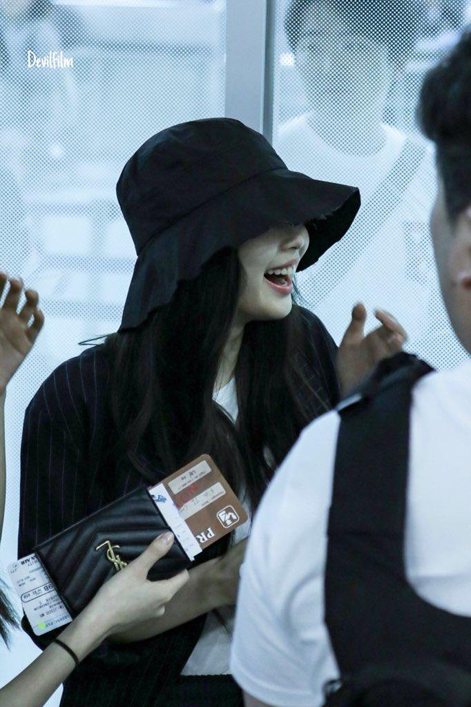 bucket hat. 👀 #blackpink https 