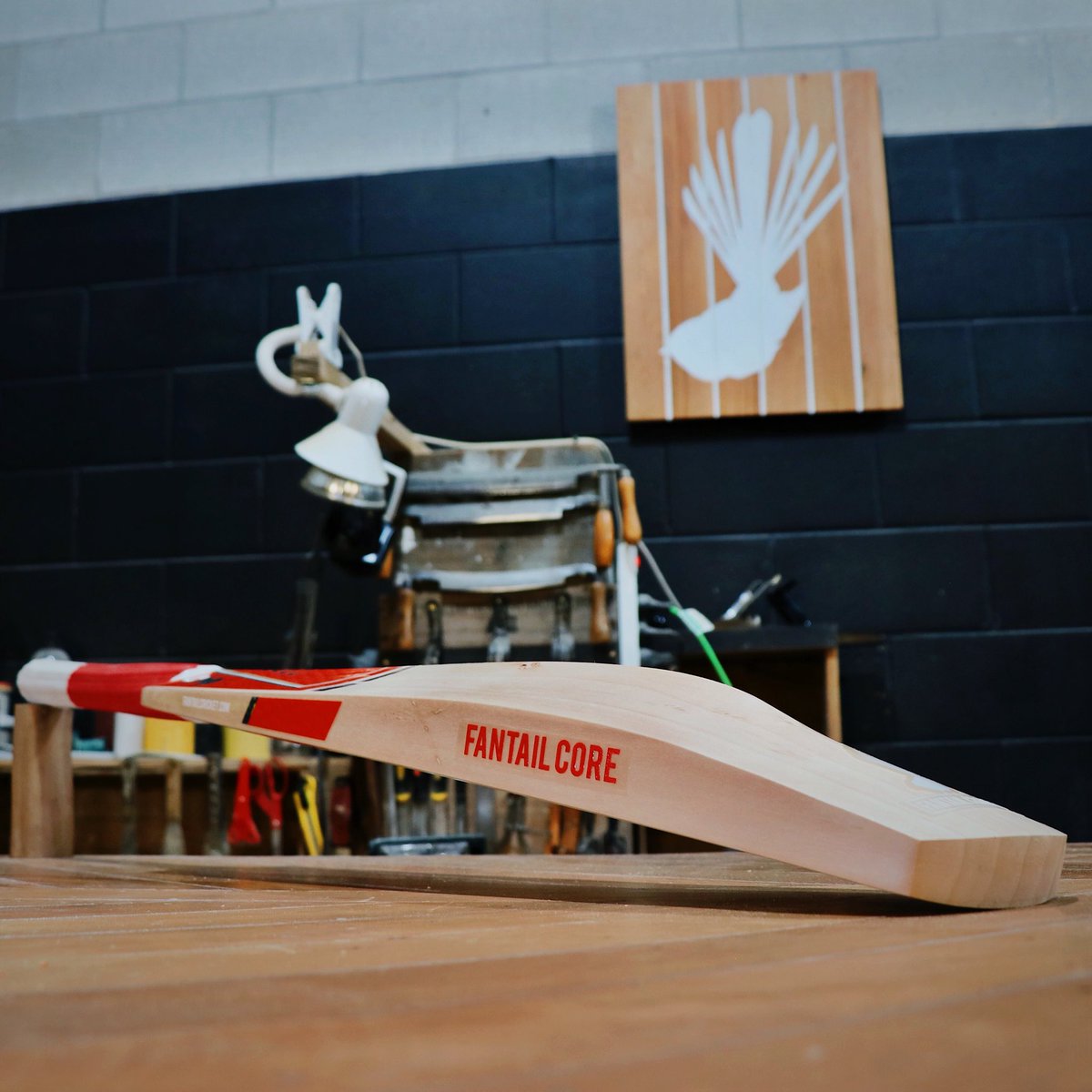 FantailCricket's tweet photo. The Fantail Core is proving a very popular choice this season. It features a full &amp; powerful profile, high spine and a slight duck bill toe. The Grade 1, SH model below weighs in at 2lbs 9oz. #followthefantail https://t.co/dqP7kMsVmq