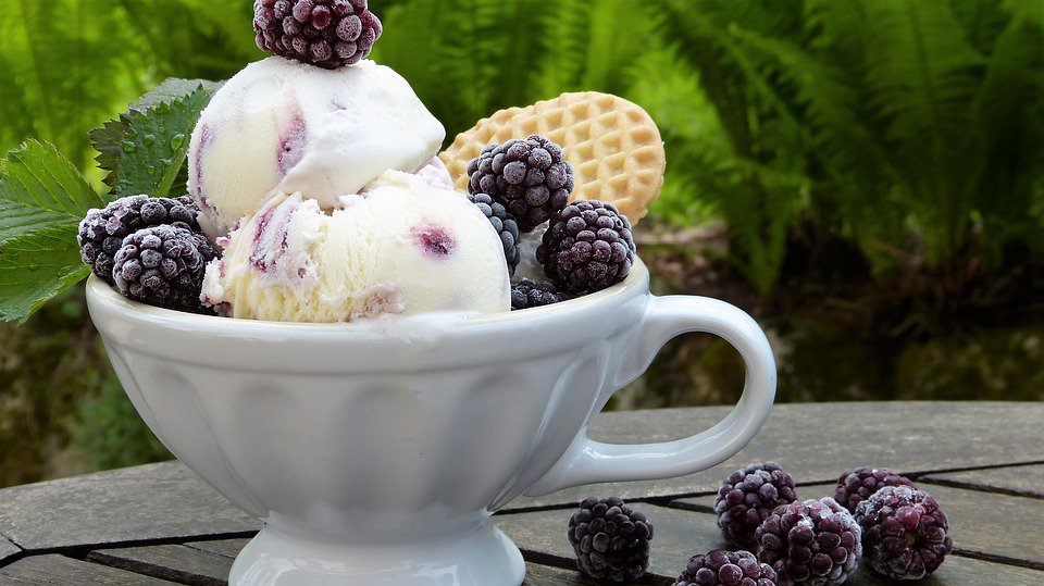 ClassicKitchenF's tweet photo. Beat the heat with yummy Ice Cream! Learn how to make amazing homemade summer treats, make perfect summer popsicles, Ice Creams and cones from home. #classickitchen #felfoldi #blog https://t.co/7nl9VmIWOu
