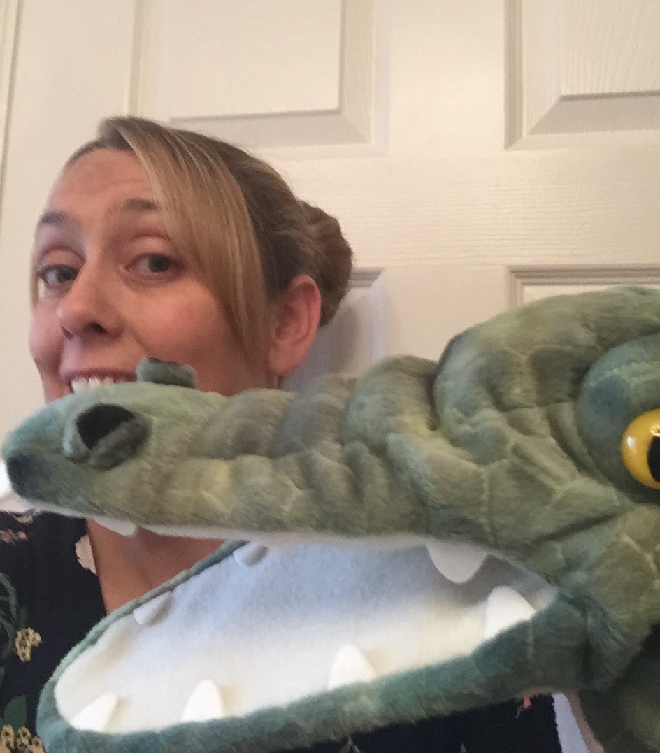 mloue36's tweet photo. Off to break a few stereotypes about libraries again! I may have a bun in my hair but there will be nothing quiet about my session this morning! ๐ผ #Rattlerhymeandroll #Arnoldlibrary #rhymes #songs #puppets #fun #free #nottinghamshirelibraries https://t.co/GLo5m8yoja