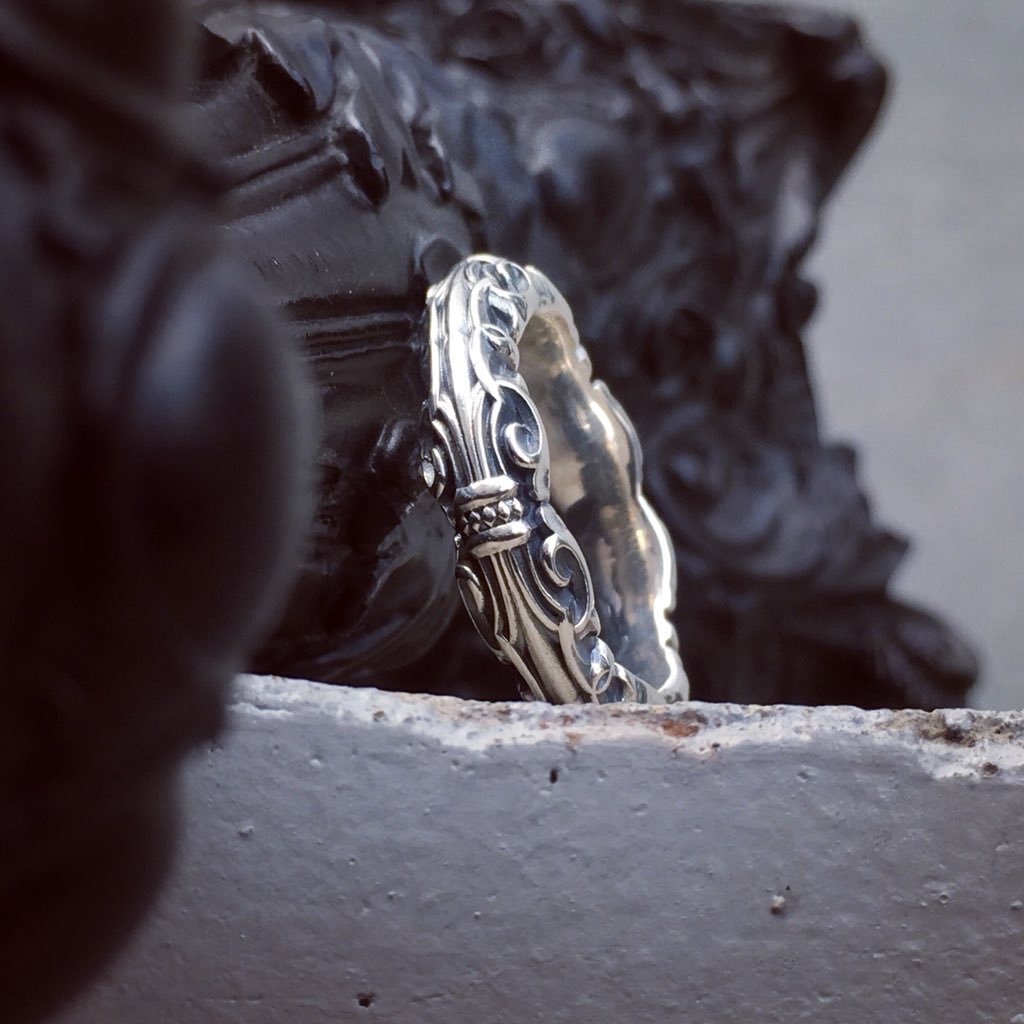 DEALDESIGN925's tweet photo. 【#2018ms #new #ring 】
SEAMLESS GATE RING ￥12,000+tax
#dealdesign #silver925 #silveraccessory #accessory #silveraccessoryshop #ms #collection #summercollection #summer #gate #lily 

https://t.co/dFGnI14wCt https://t.co/3x1ZEkOugX