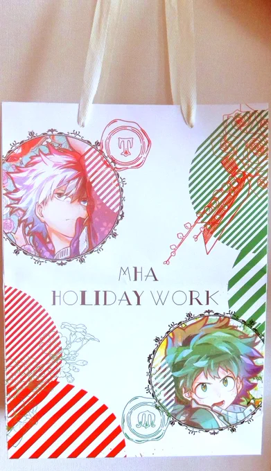 C94&出番13のノベルティ紙袋(A3サイズ)のサンプルが届きました✨
紐は肩掛けアクリルテープになります?
表裏で一人ずつのデザインも考えましたがこっちのがバランス良かったので?
※二つ折りで届いたので真ん中に折り目がありますが配布するものには無いです～ 