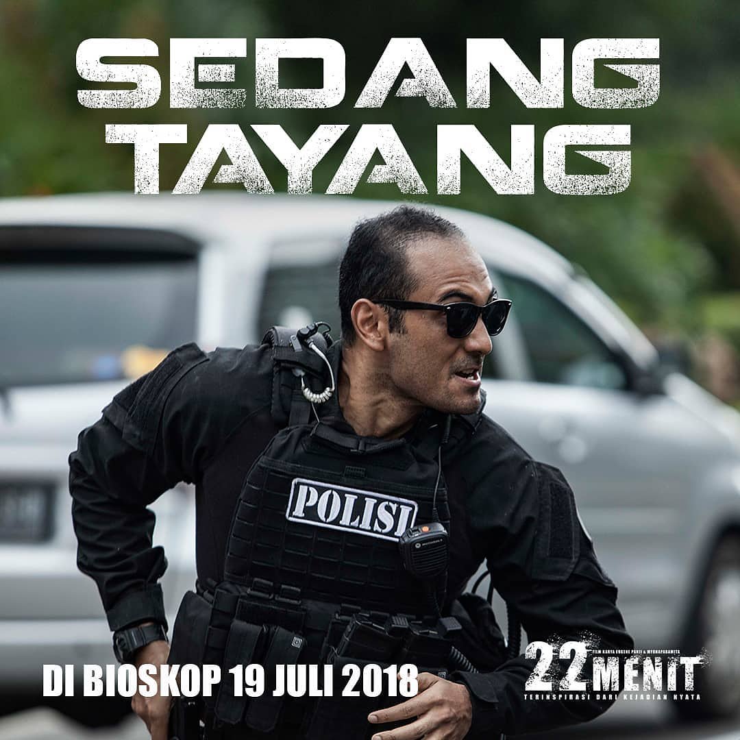 Judul film 22 MENIT ini merupakan waktu total yg dibutuhkan polisi untuk melumpuhkan semua pelaku. Durasi film selama 71 menit merupakan waktu yg cukup membuatmu campur aduk saat menonton film ini.

Mumpung masih tayang di Platinum Magelang, sempetin untuk nonton yuk hari ini