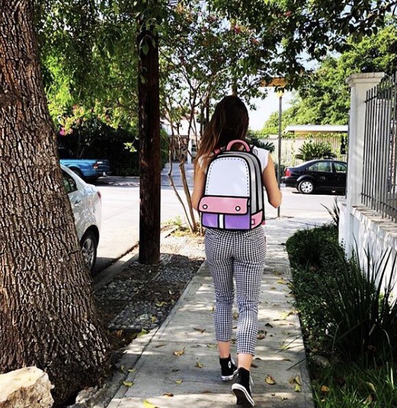 birthday gift for every girls  

photo via @carlafdzr  

p.s. we ship to US, AU ,CA ,UK ,MX ,FR ,GE ,NL ,NOR ,SKR ,JP and other countries. 

visit our website and see more. 

#jumpfrompaper #2dbags #cartoonbags #cartoon #gifts #pink #cool #cute