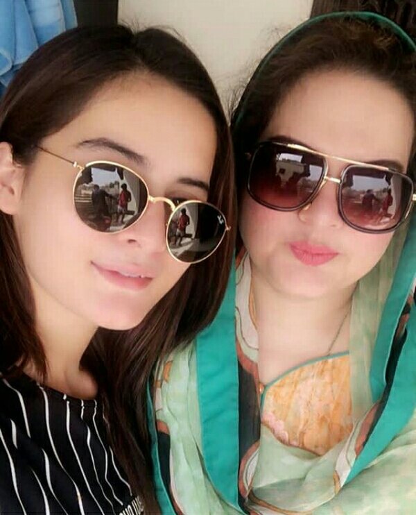 real_Aimankhan's tweet photo. Love you Maa! #forever💕 https://t.co/jF2j7xoSoH