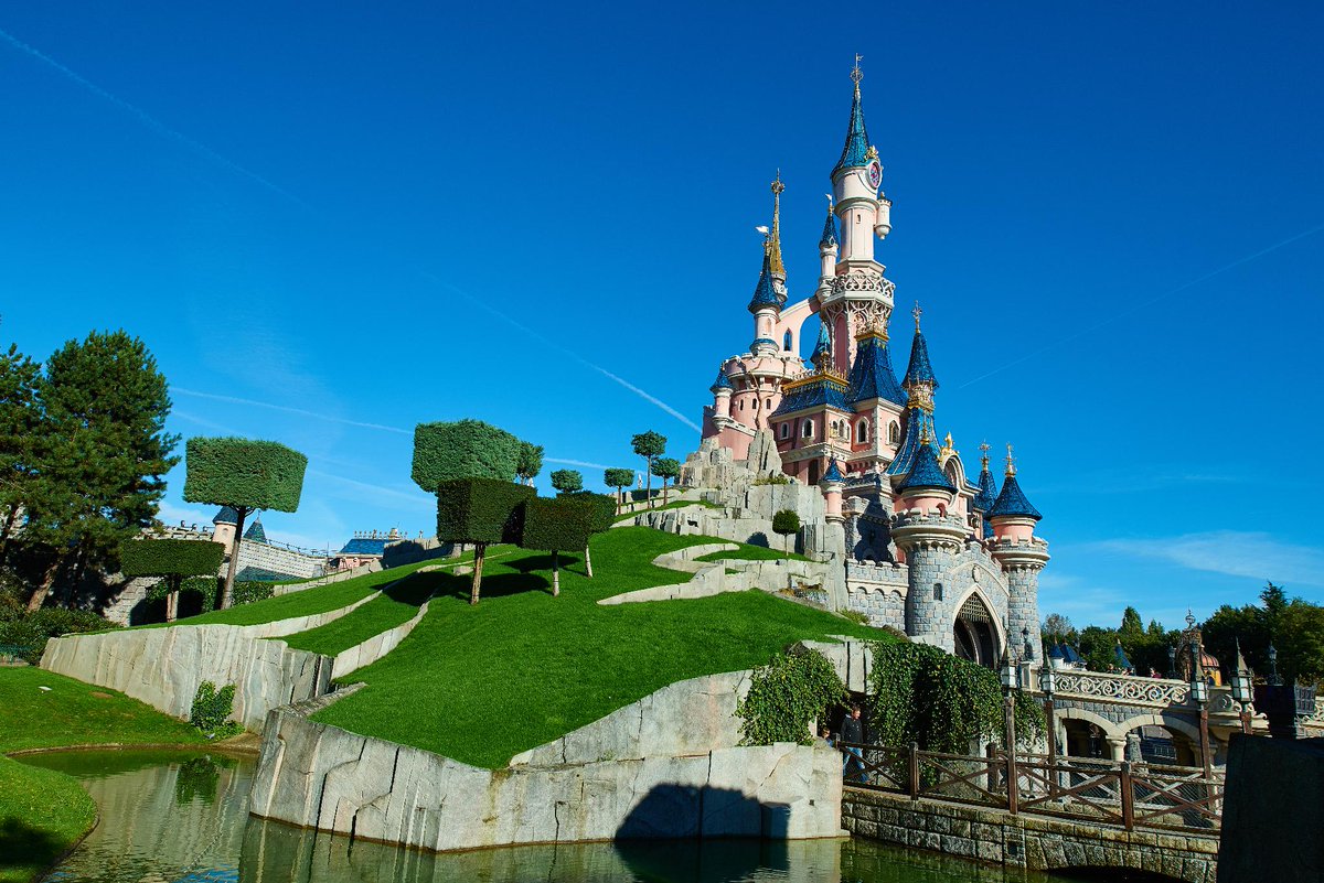 Disneyland Paris Quelle Vue Partagez Avec Nous Vos Plus Belles Photos Du Chateau De La Belle Au Bois Dormant T Co Dhfa5x4cpz Twitter