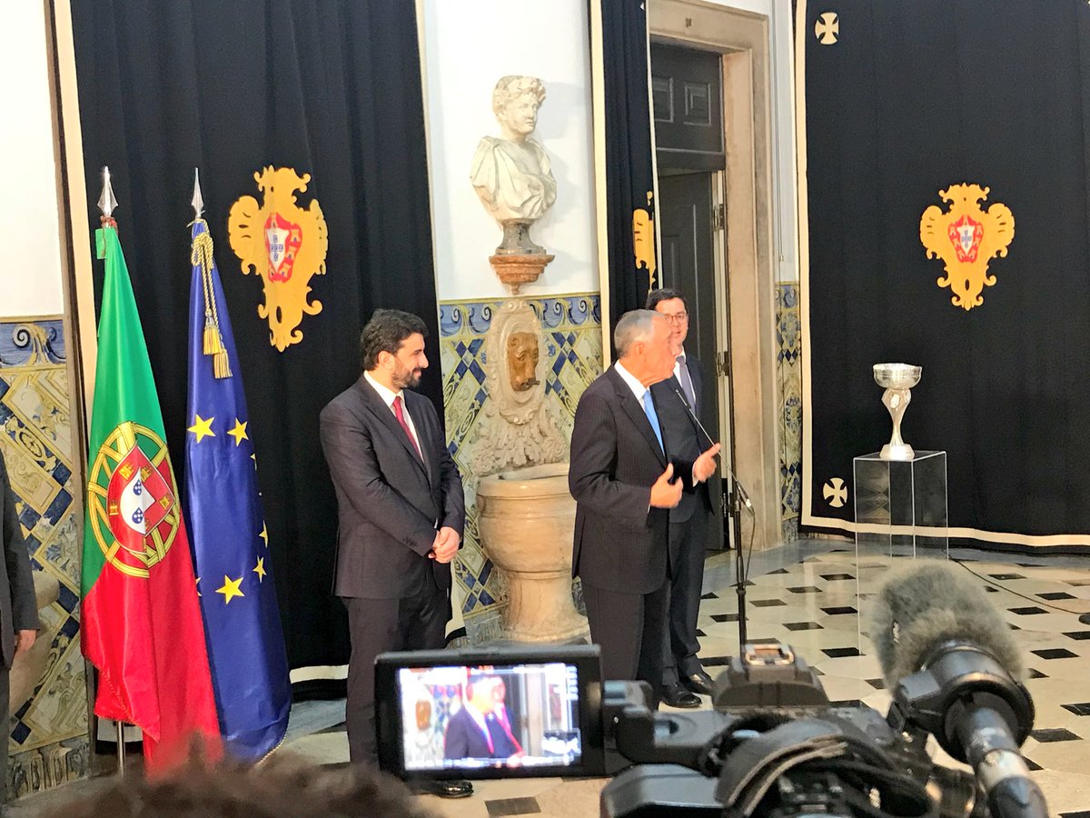 Educacao_PT's tweet photo. ME e @jprebelo_sejd na cerimónia em que o PR recebeu a seleção de sub19, campeã europeia de futebol. “Felicito-vos em nome de todos os portugueses. Portugal tem futuro!”. #campeões #Portugal #futebol #PR #belém #combatividade #resiliência 🇵🇹⚽️ https://t.co/qEdofXUBif