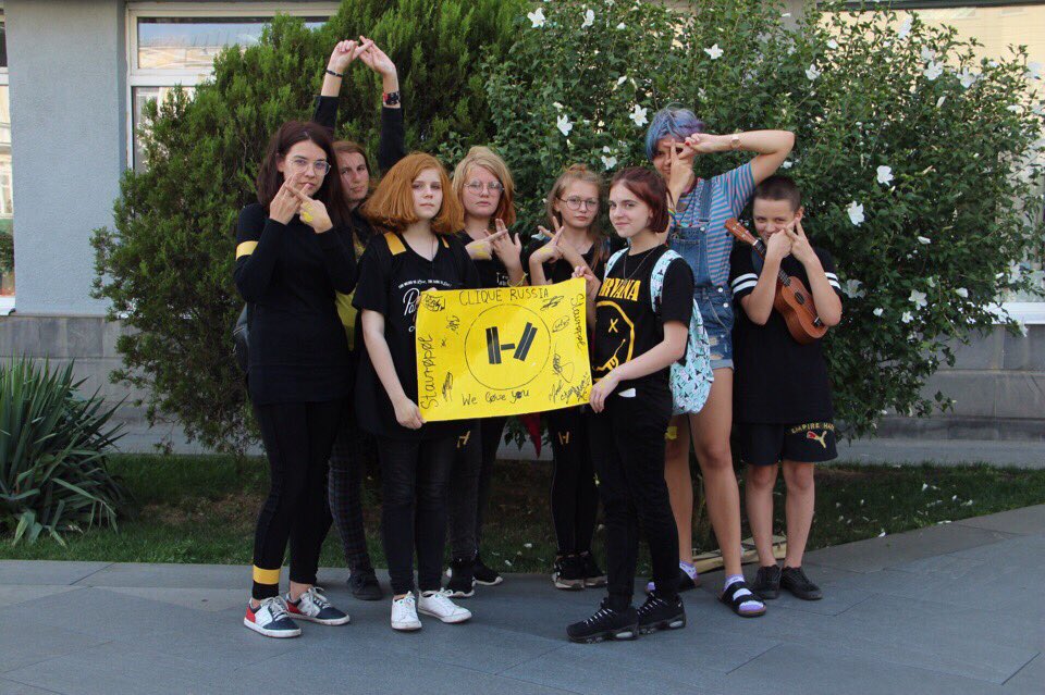 bookfortop's tweet photo. Stavropol, Russia🇷🇺
||-//
@twentyonepilots @joshuadun @tylerrjoseph @BradHeaton @JennaaJJosephh 
@sweetjumper3 @DunLaura @zackjoseph @tatumchloe @ashleyapplepie @chrizjoseph @JayDrummerBoy @JordanCDun
@RUSClique 
#clique #twentyonepilots https://t.co/4TepLJGxDl