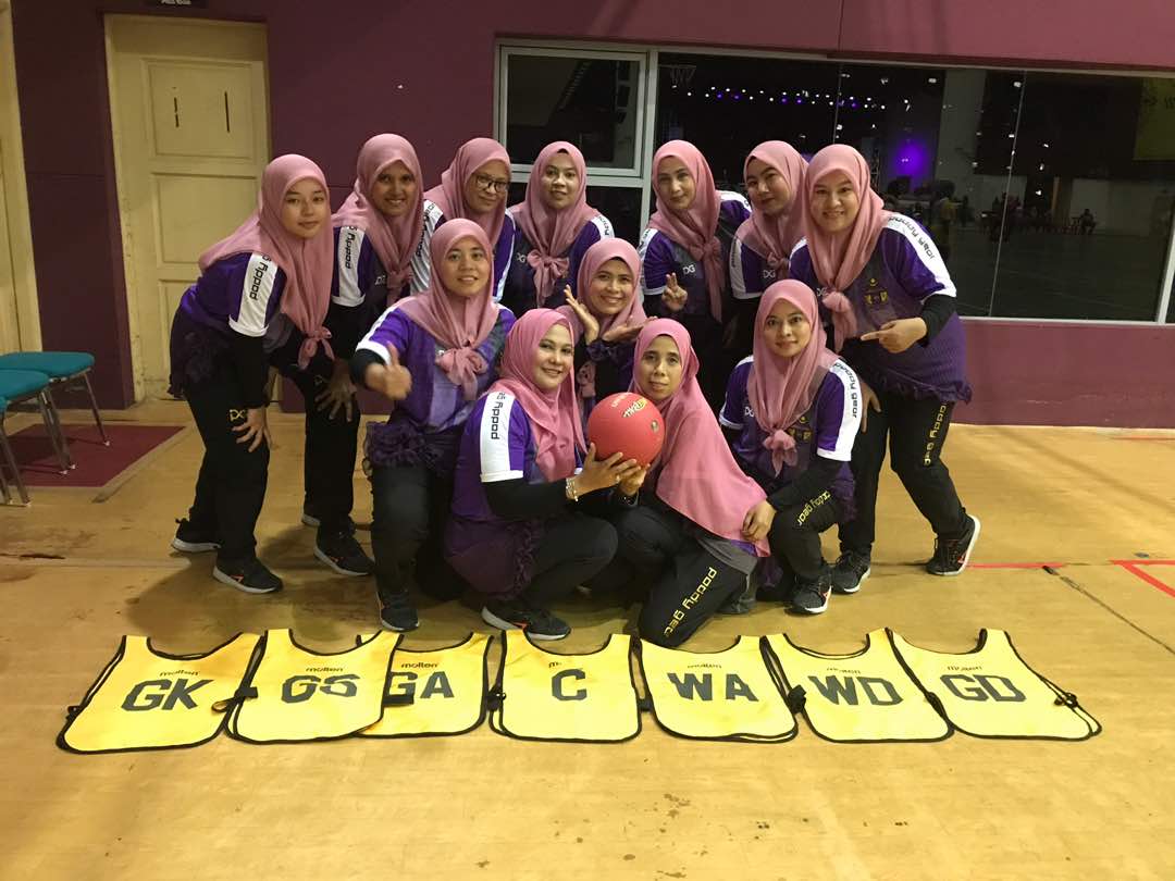 fatimahnikmat's tweet photo. Throw 🔙

Rindu korang 😘😘 https://t.co/aysDVS8v9a