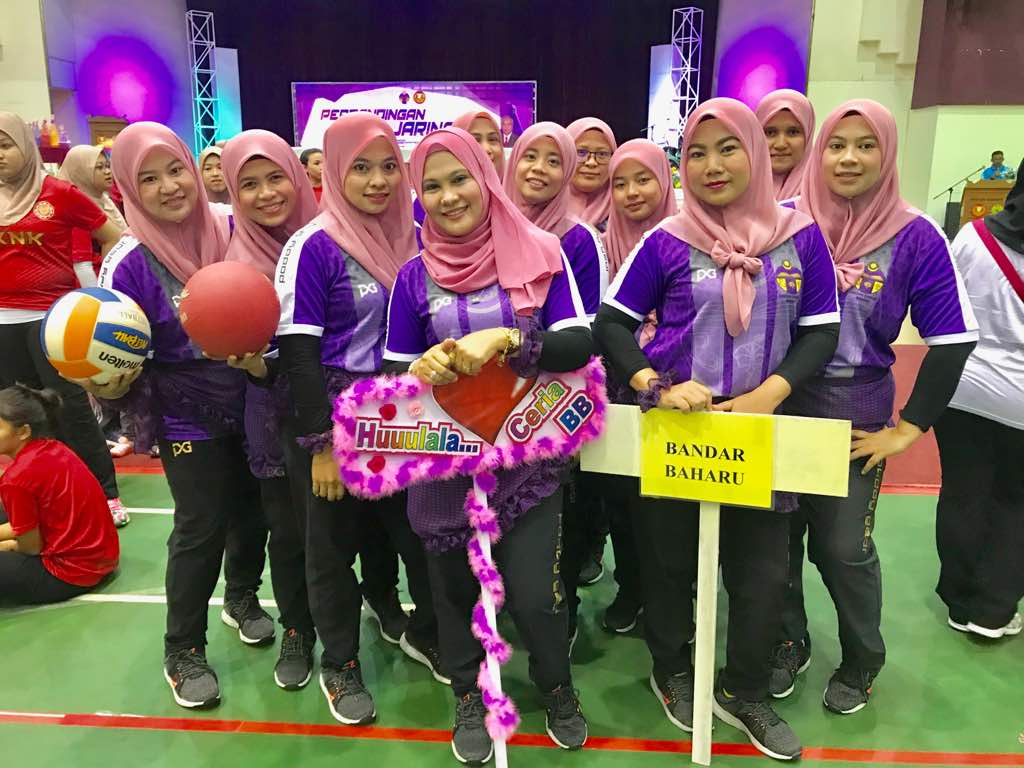 fatimahnikmat's tweet photo. Throw 🔙

Rindu korang 😘😘 https://t.co/aysDVS8v9a