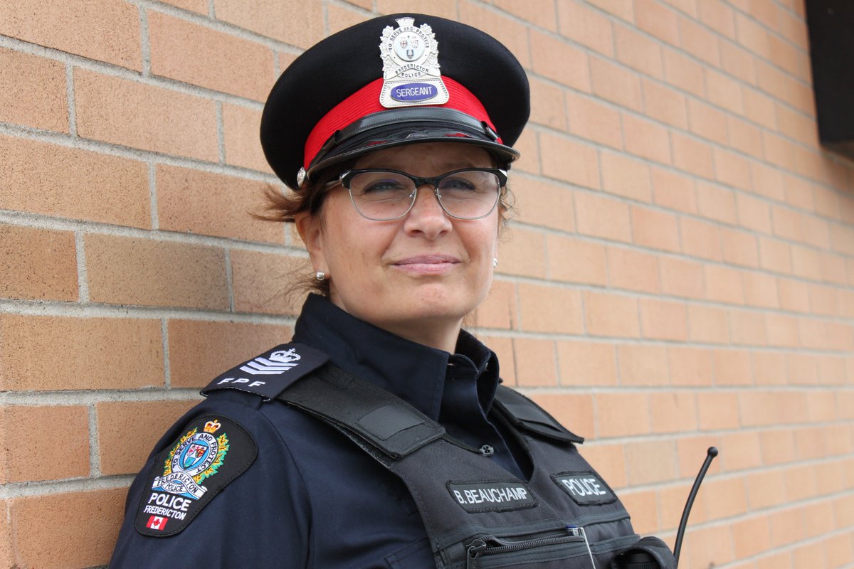 StThomasAlumni's tweet photo. The @CityFredPolice's Sgt. Bobbi Simmons-Beauchamp (@StThomasU BA'91) helps first responders cope with mental health issues. Read more: https://t.co/avD7UvUg7Z https://t.co/ih2nhY1WnU